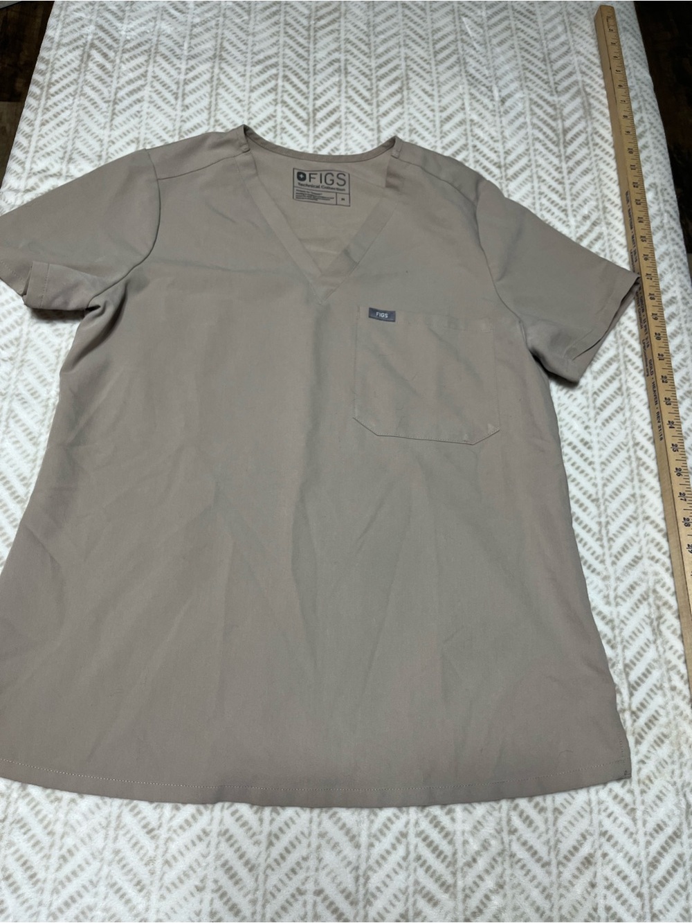 FIGS womens Medium V-Neck Scrub Top - Taupe